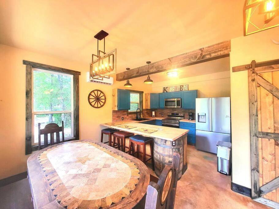 Waterfront Houston Hide Out In A Magical Forest Waller Ngoại thất bức ảnh